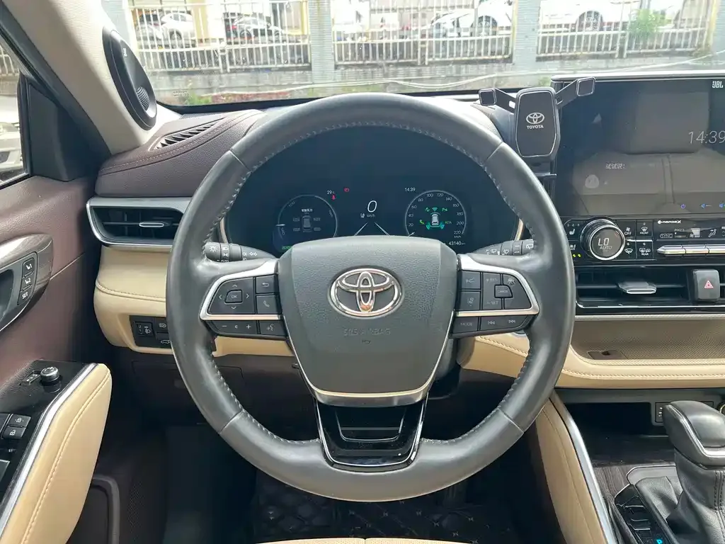 Toyota Highlander — фото 5