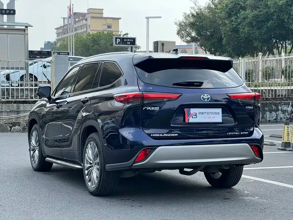 Toyota Highlander — фото 10
