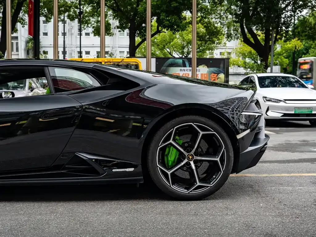 Lamborghini Huracan — фото 9