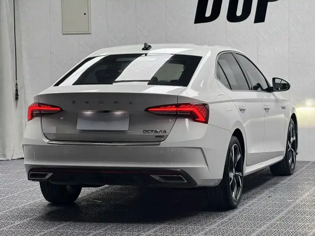 Skoda Octavia — фото 8