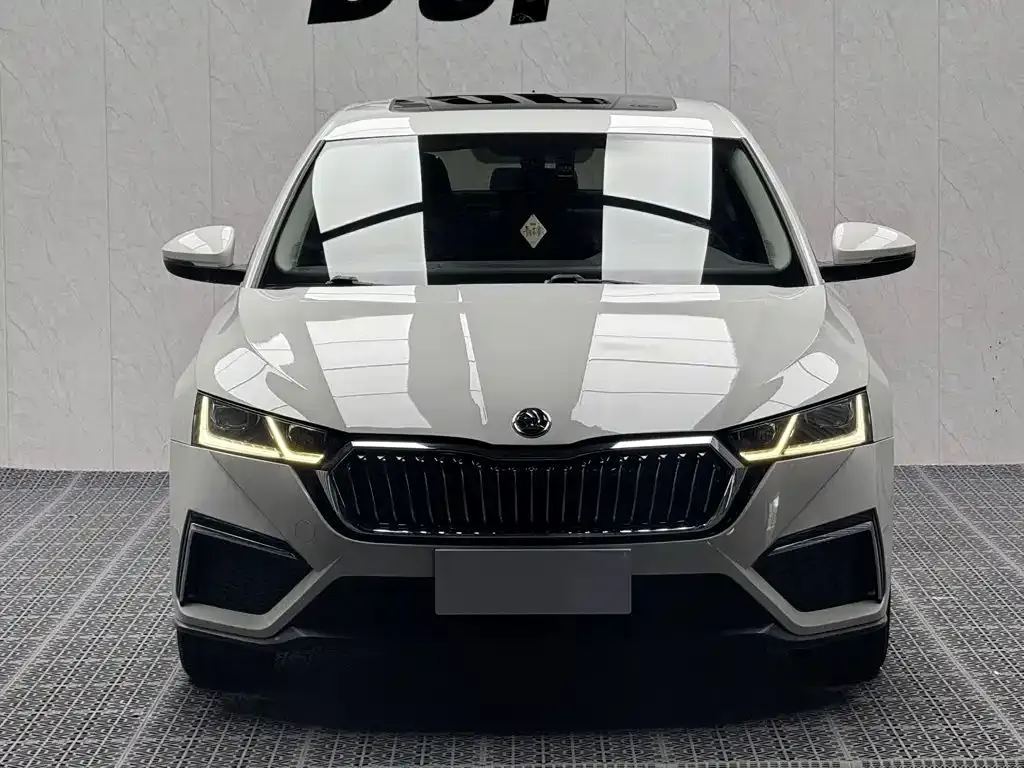 Skoda Octavia — фото 2