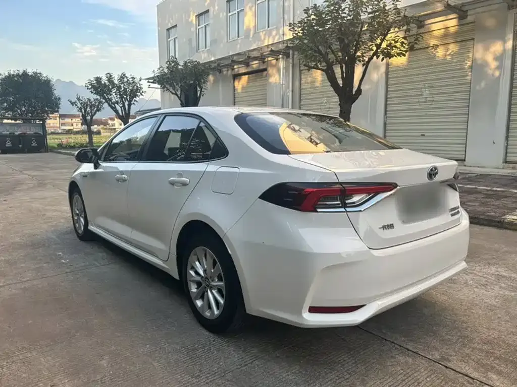 Toyota Corolla — фото 1