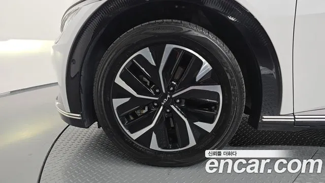 Kia EV6 — фото 8