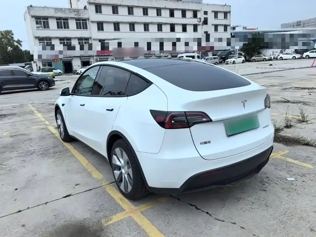Tesla Model Y — фото 5