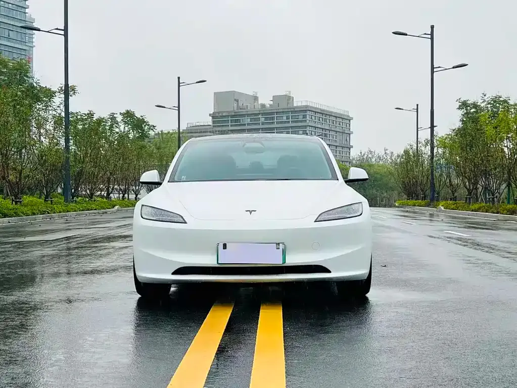 Tesla Model 3 — фото 7