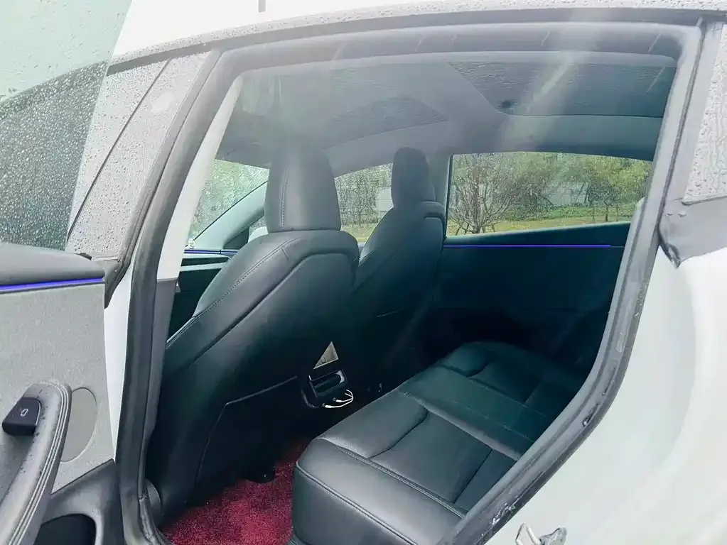 Tesla Model 3 — фото 4