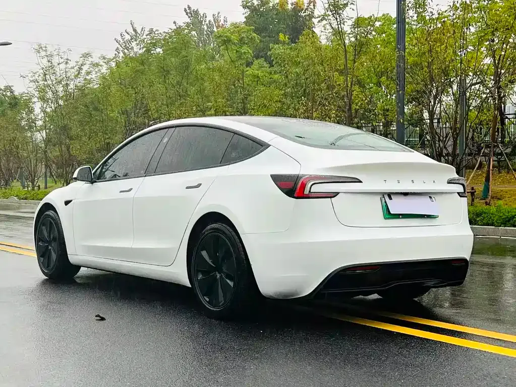 Tesla Model 3 — фото 9