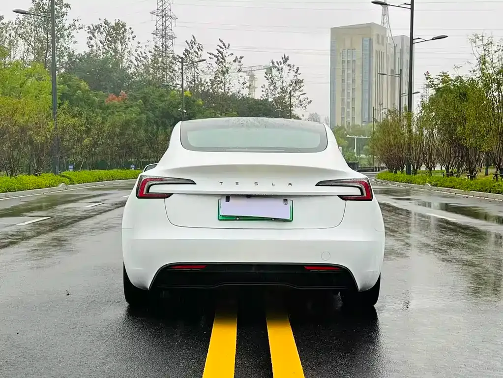 Tesla Model 3 — фото 5