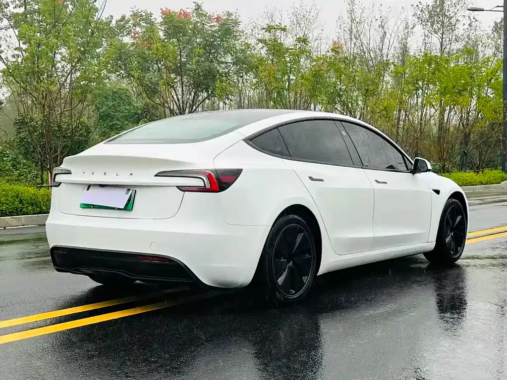 Tesla Model 3 — фото 8