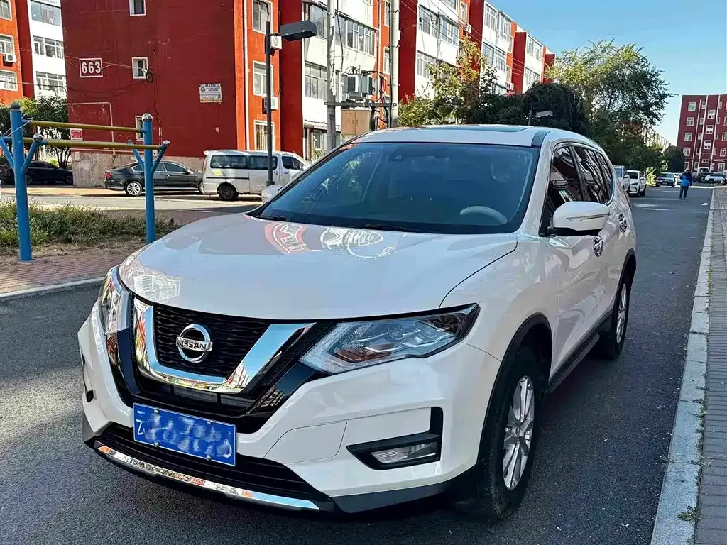 Nissan X-Trail — фото 1