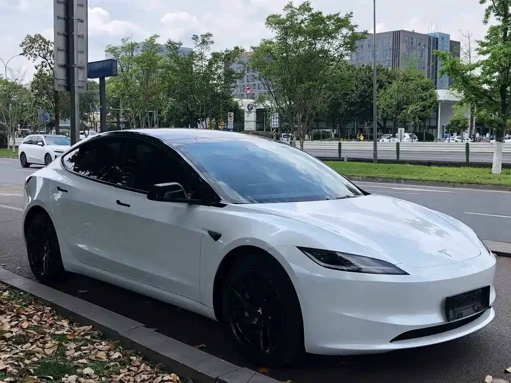 Tesla Model 3 — фото 6