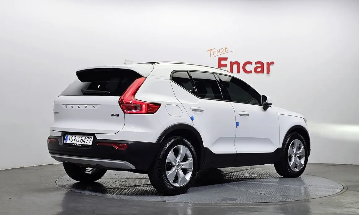 Volvo XC40 — фото 7