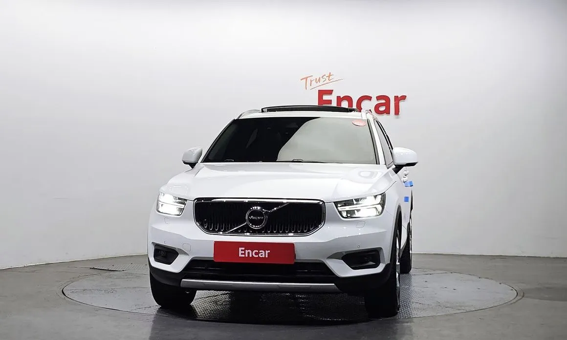 Volvo XC40 — фото 3