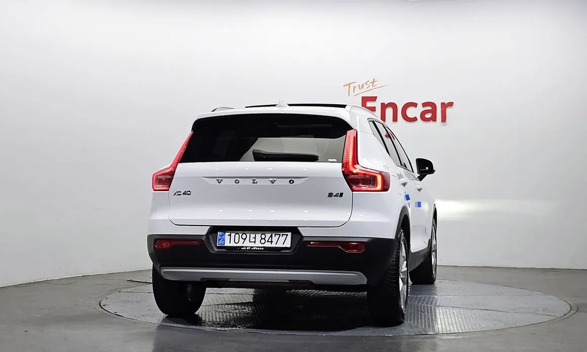 Volvo XC40 — фото 4