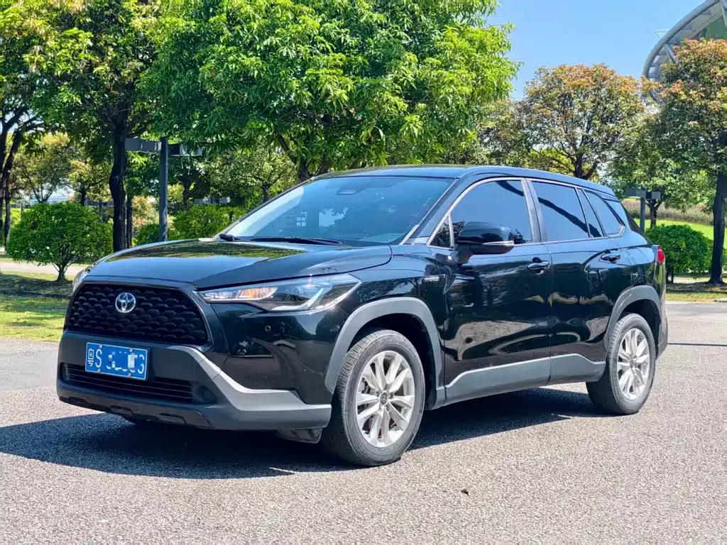 Toyota Corolla Cross — фото 1