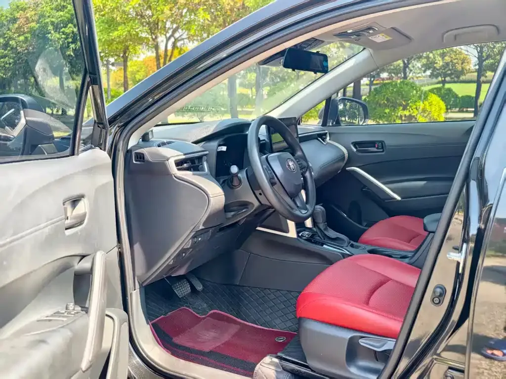 Toyota Corolla Cross — фото 2