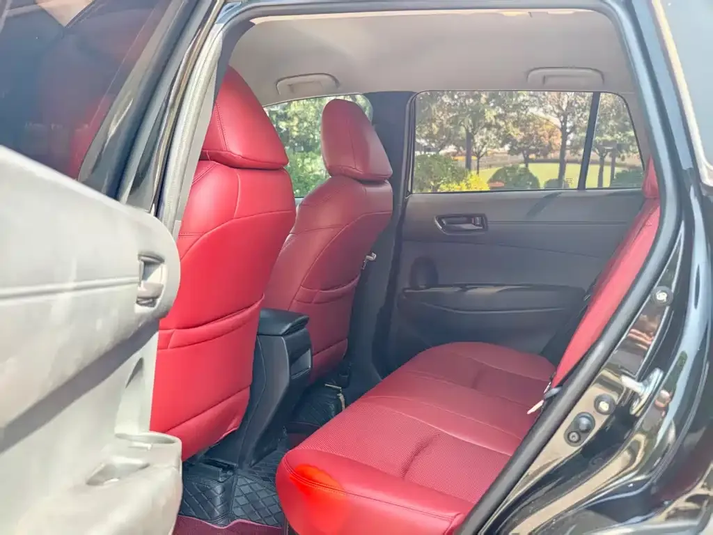 Toyota Corolla Cross — фото 8