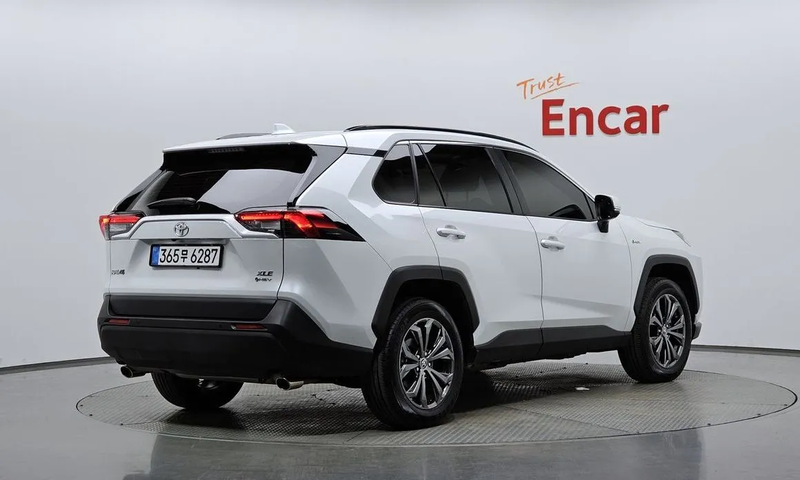 Toyota RAV4 — фото 7