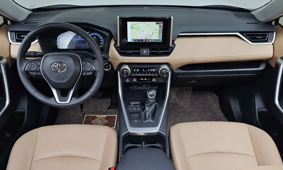 Toyota RAV4 — фото 8