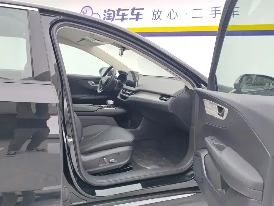 Hongqi E-QM5 — фото 6