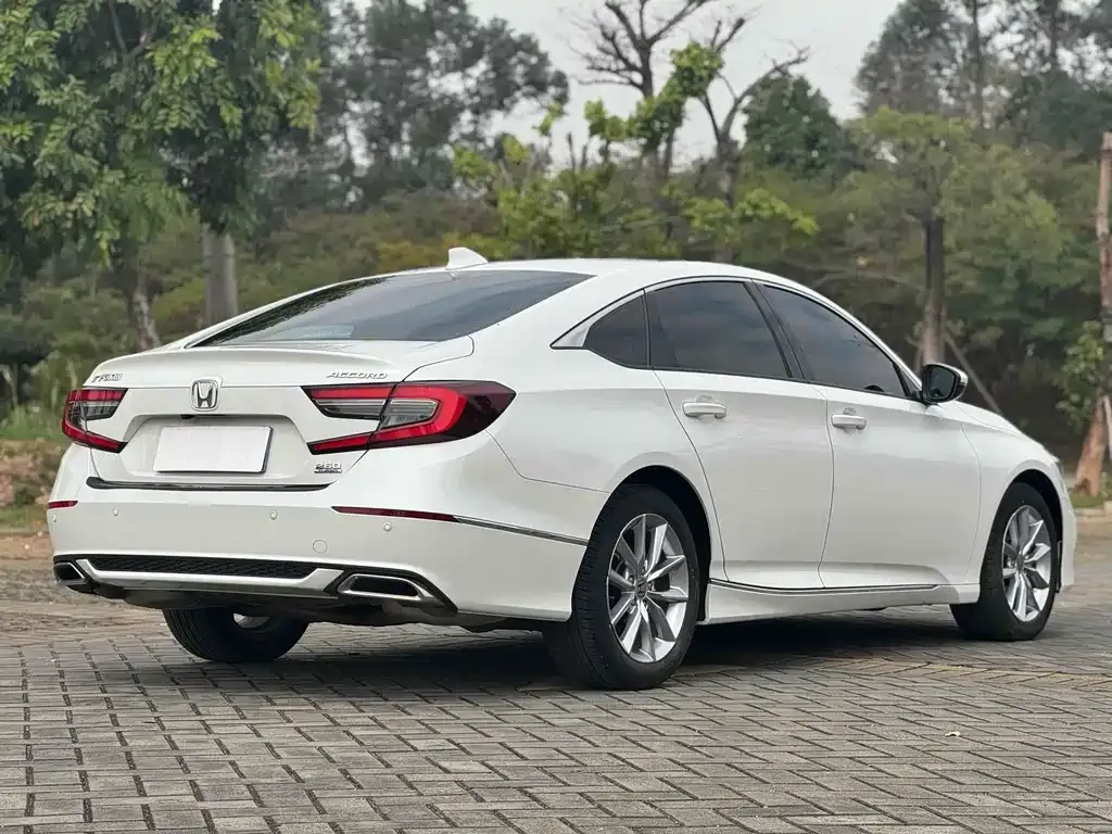 Honda Accord — фото 7