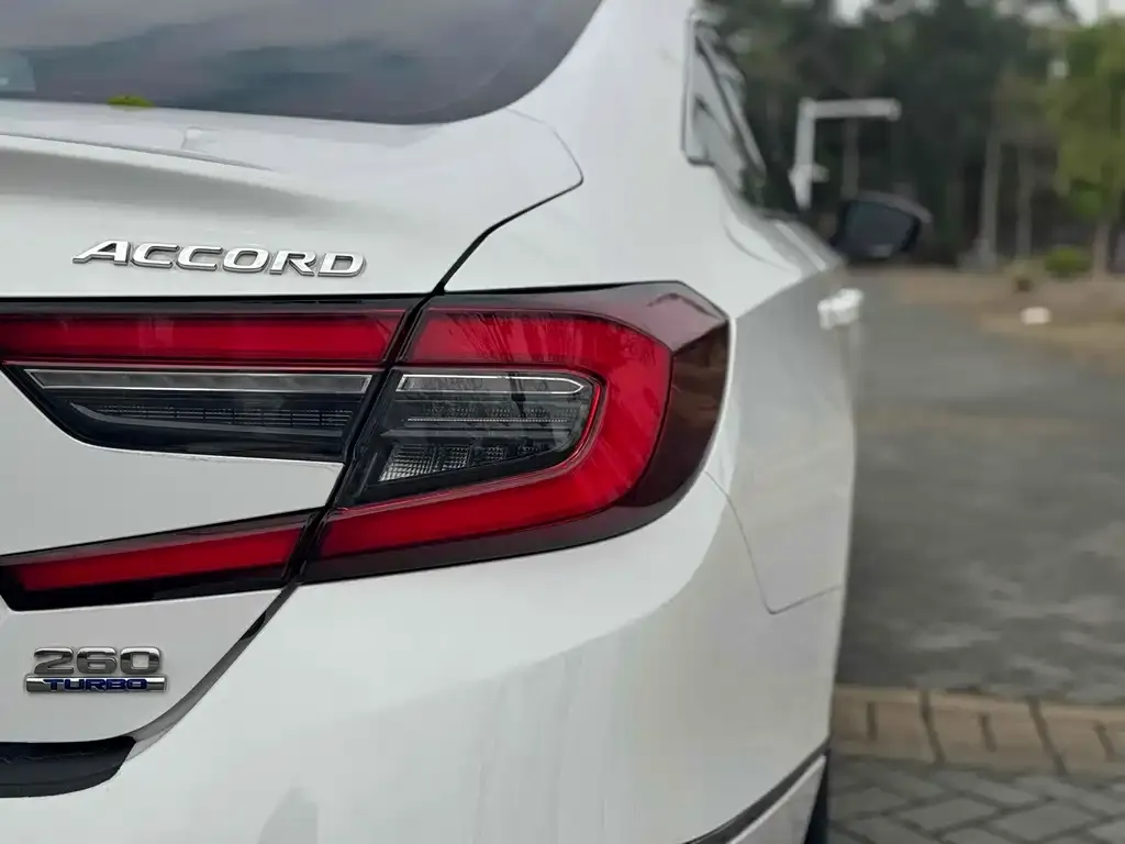 Honda Accord — фото 10