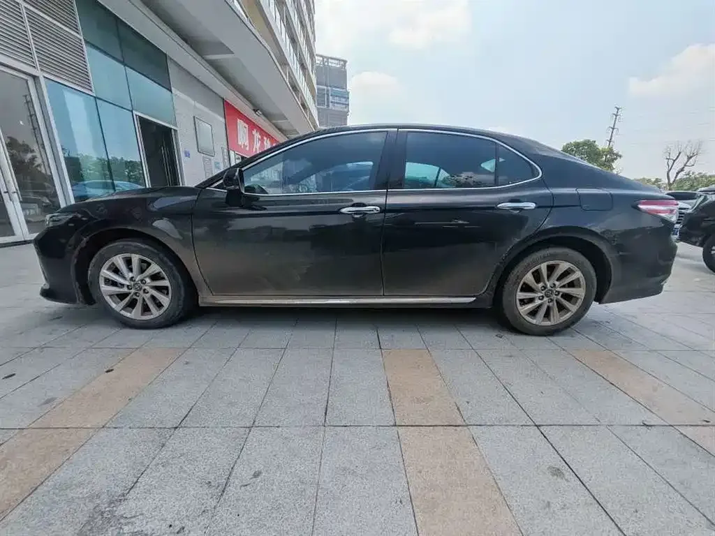 Toyota Camry — фото 2