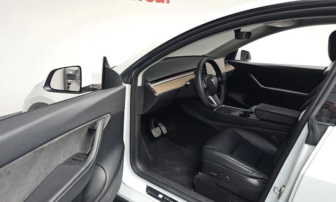 Tesla Model Y — фото 9