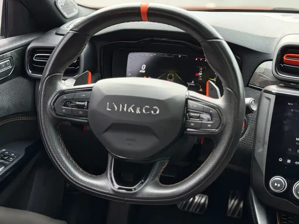 Lynk & Co 02 Hatchback — фото 3