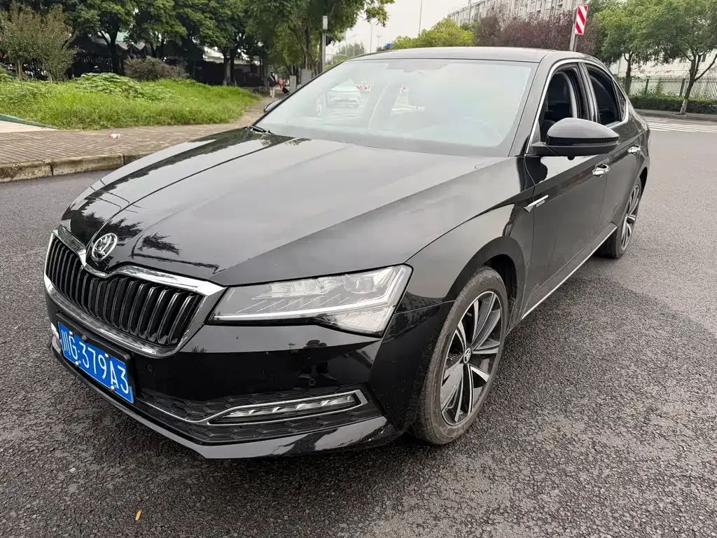 Skoda Superb — фото 1