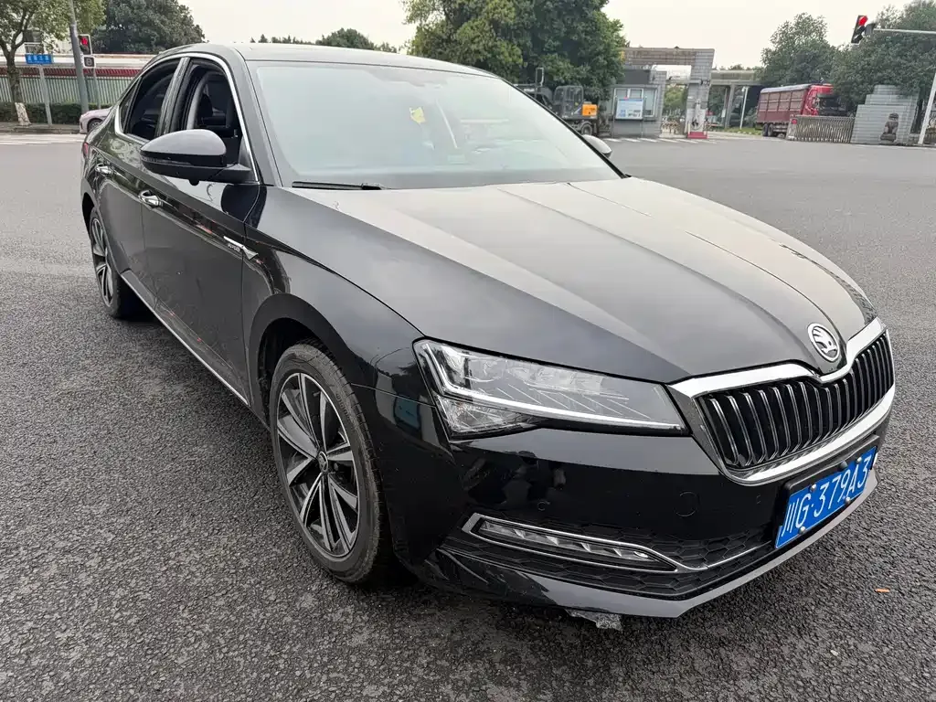 Skoda Superb — фото 7