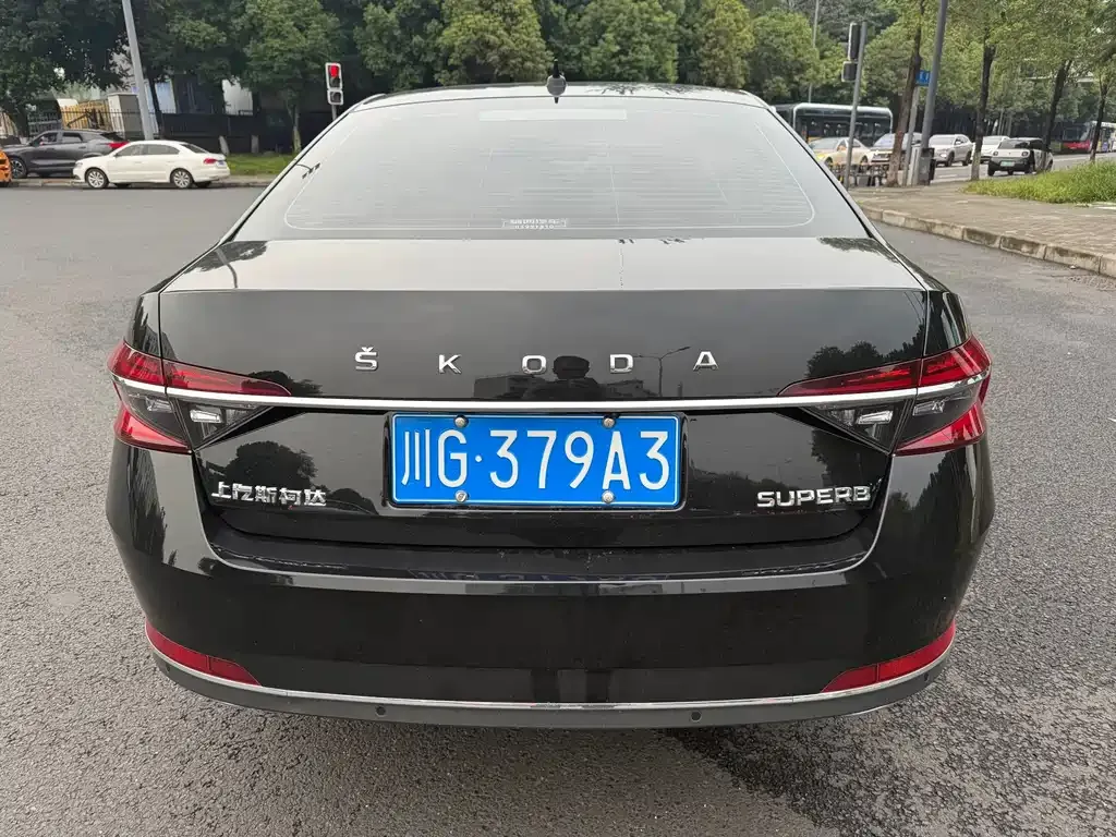 Skoda Superb — фото 8