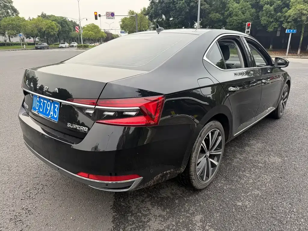 Skoda Superb — фото 3