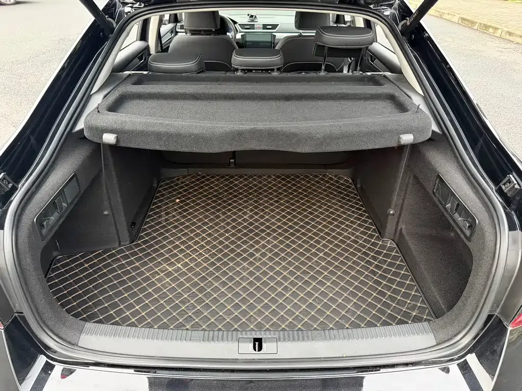 Skoda Superb — фото 9