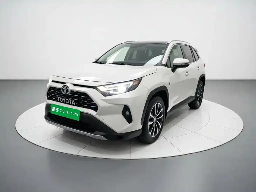 Toyota RAV4 — фото 1
