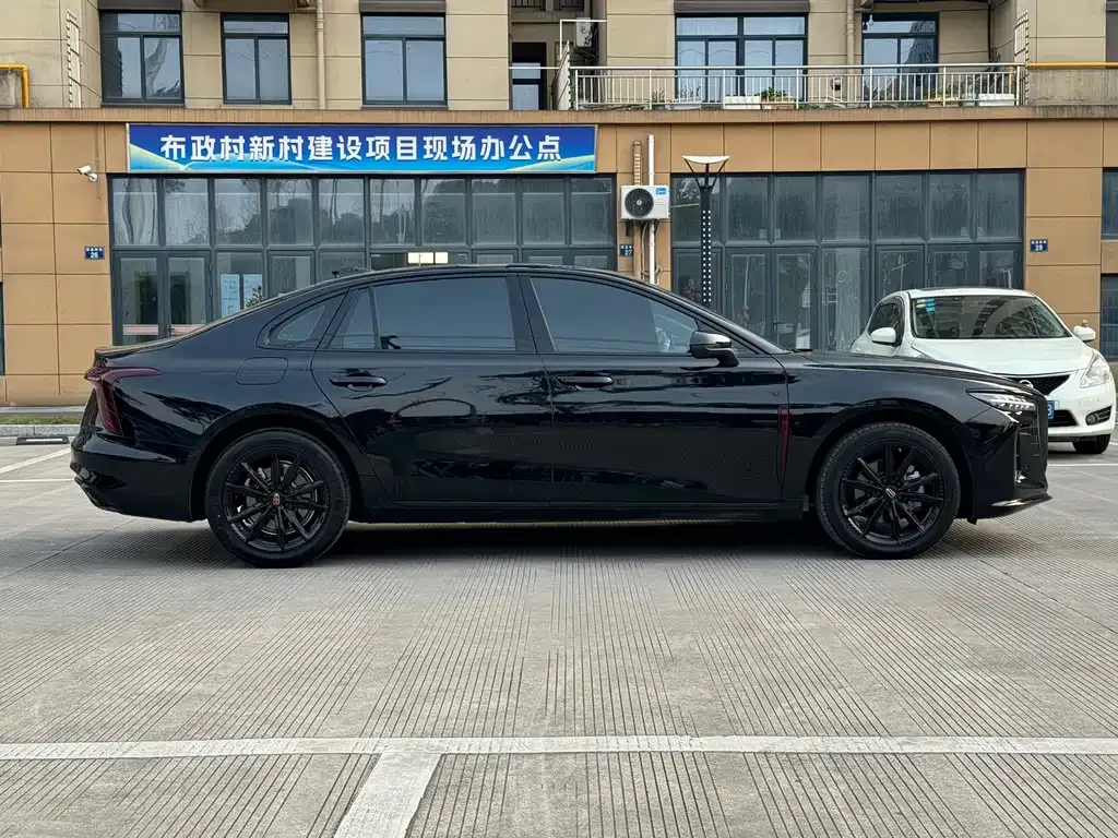 Hongqi H5 — фото 5