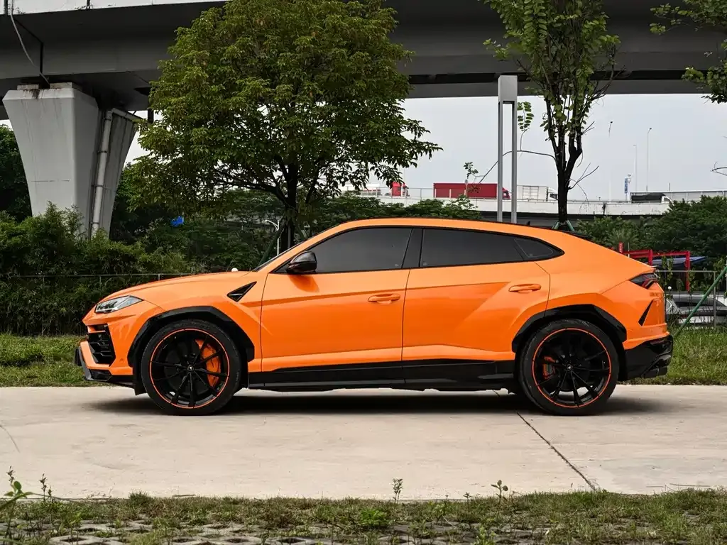 Lamborghini Urus — фото 10