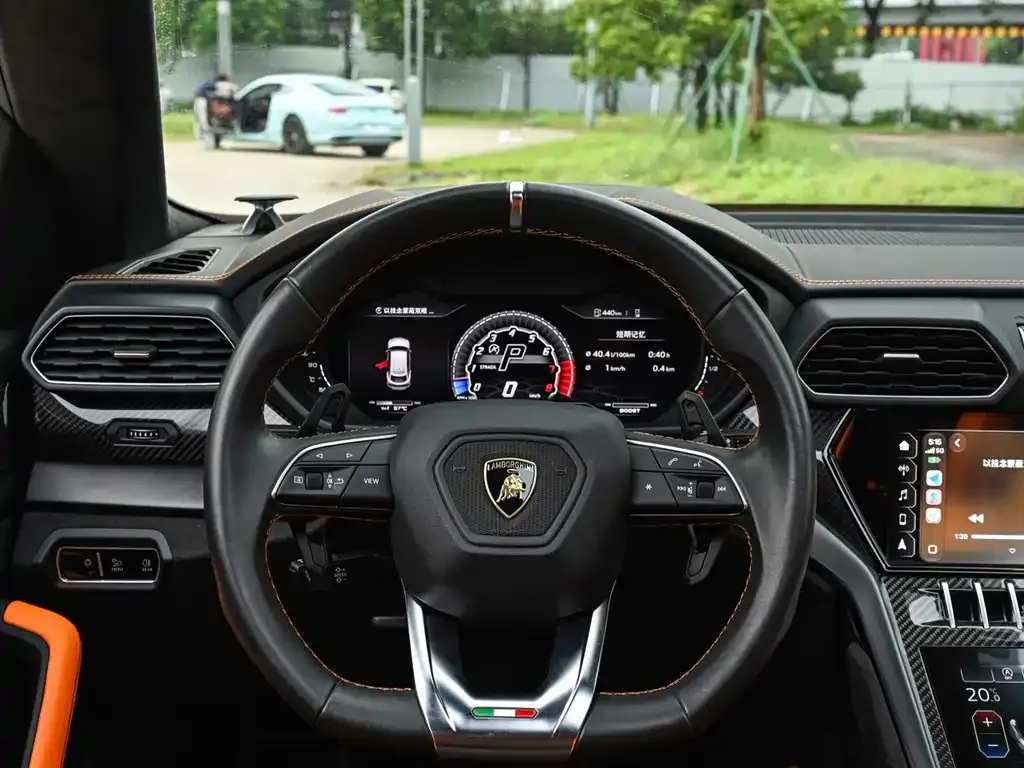 Lamborghini Urus — фото 9