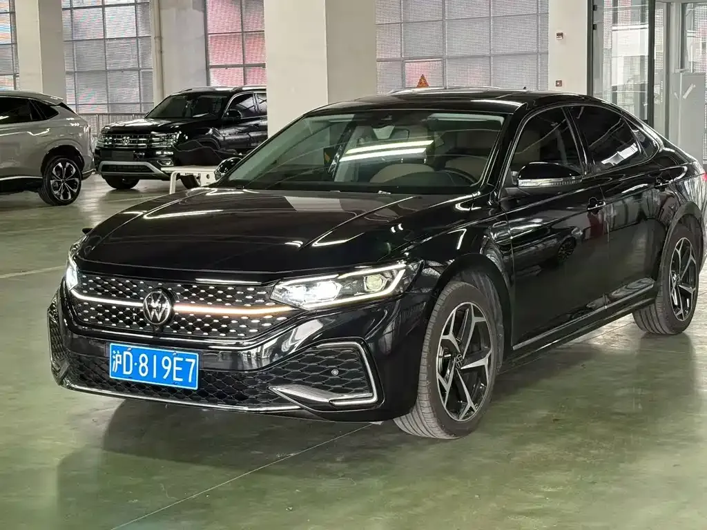 Volkswagen Passat — фото 1