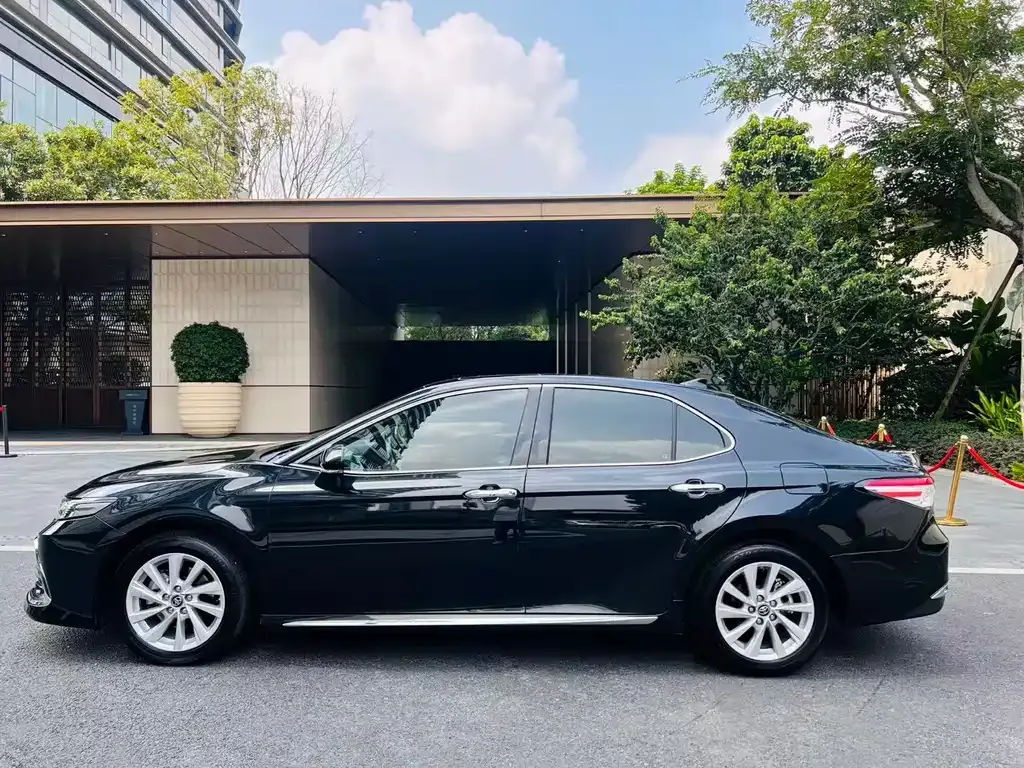Toyota Camry — фото 6