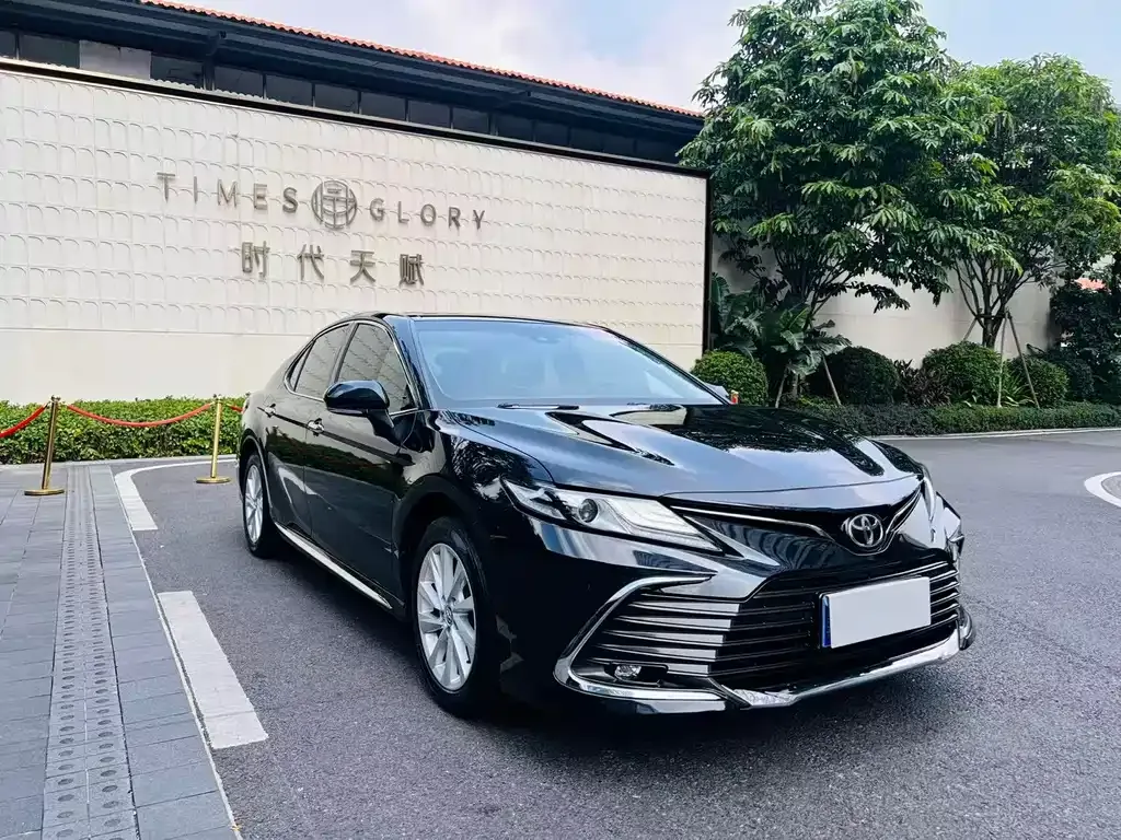 Toyota Camry — фото 10