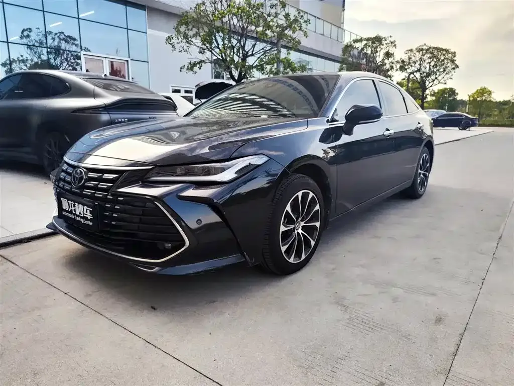 Toyota Avalon — фото 1