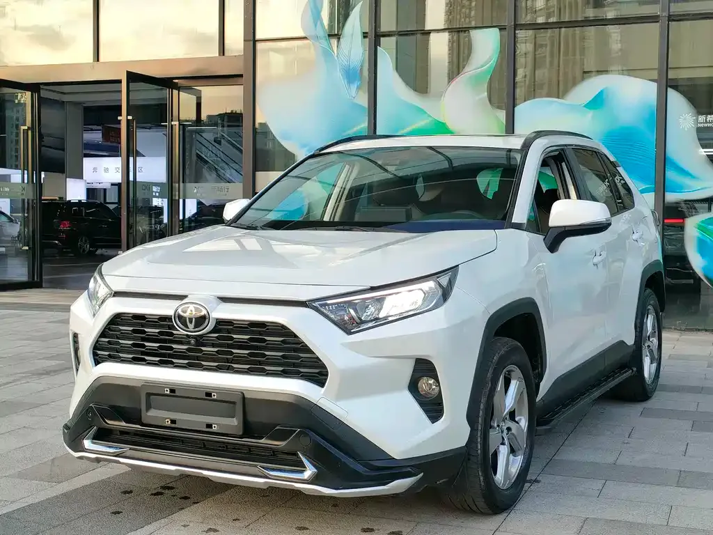 Toyota RAV4 — фото 1