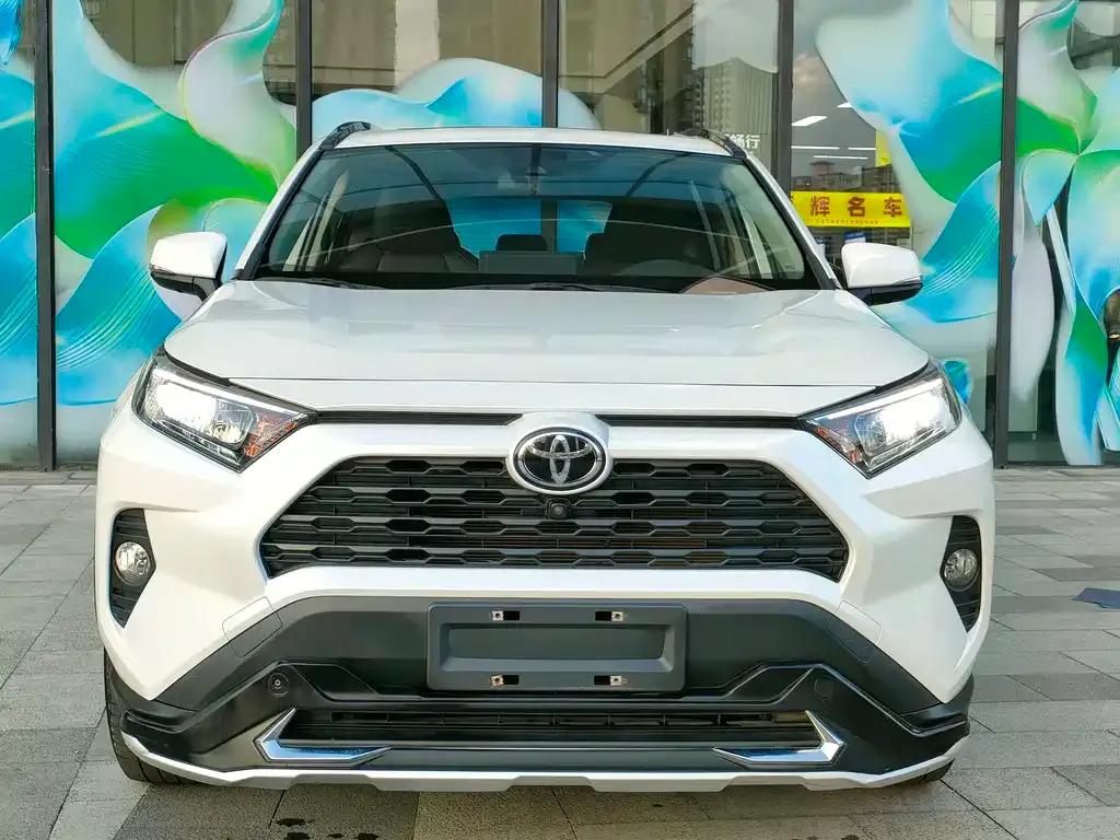 Toyota RAV4 — фото 8