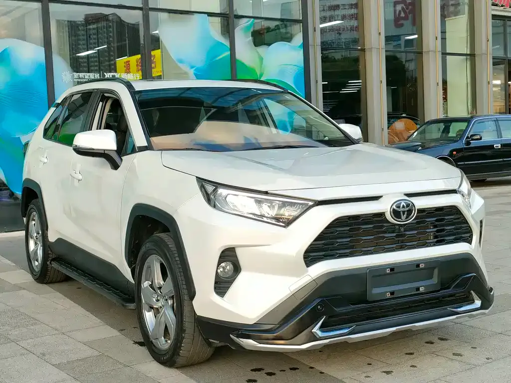 Toyota RAV4 — фото 2