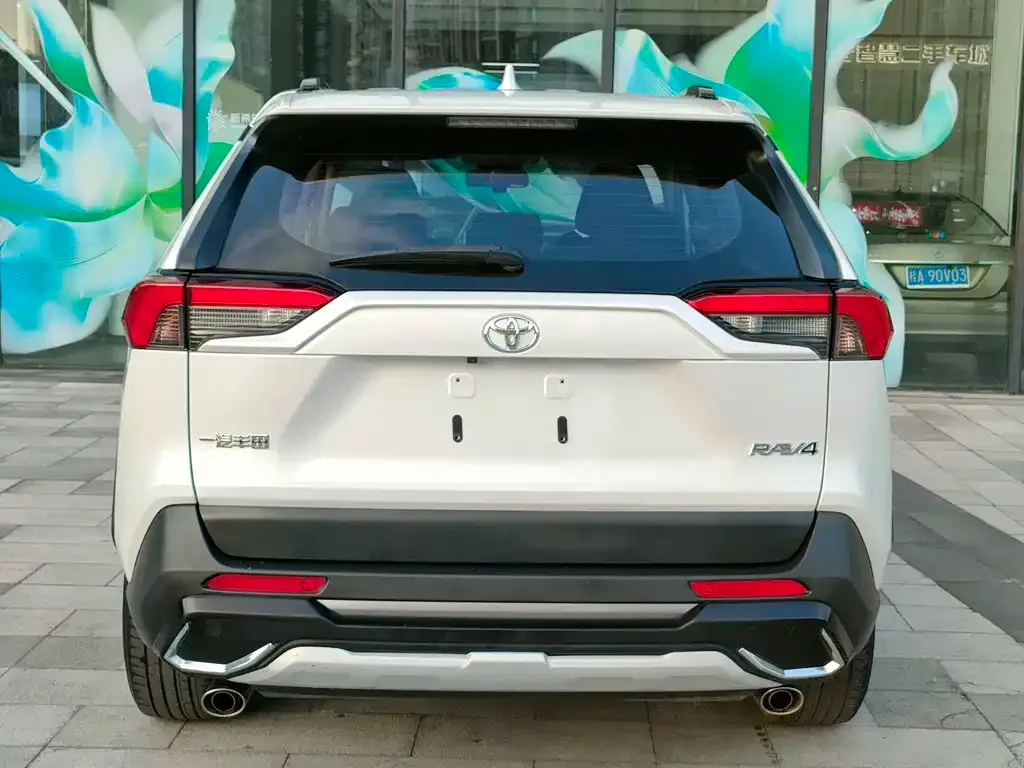 Toyota RAV4 — фото 9