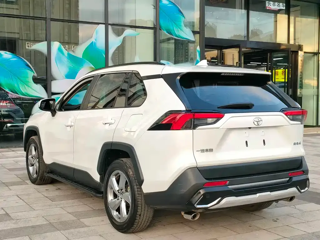 Toyota RAV4 — фото 6