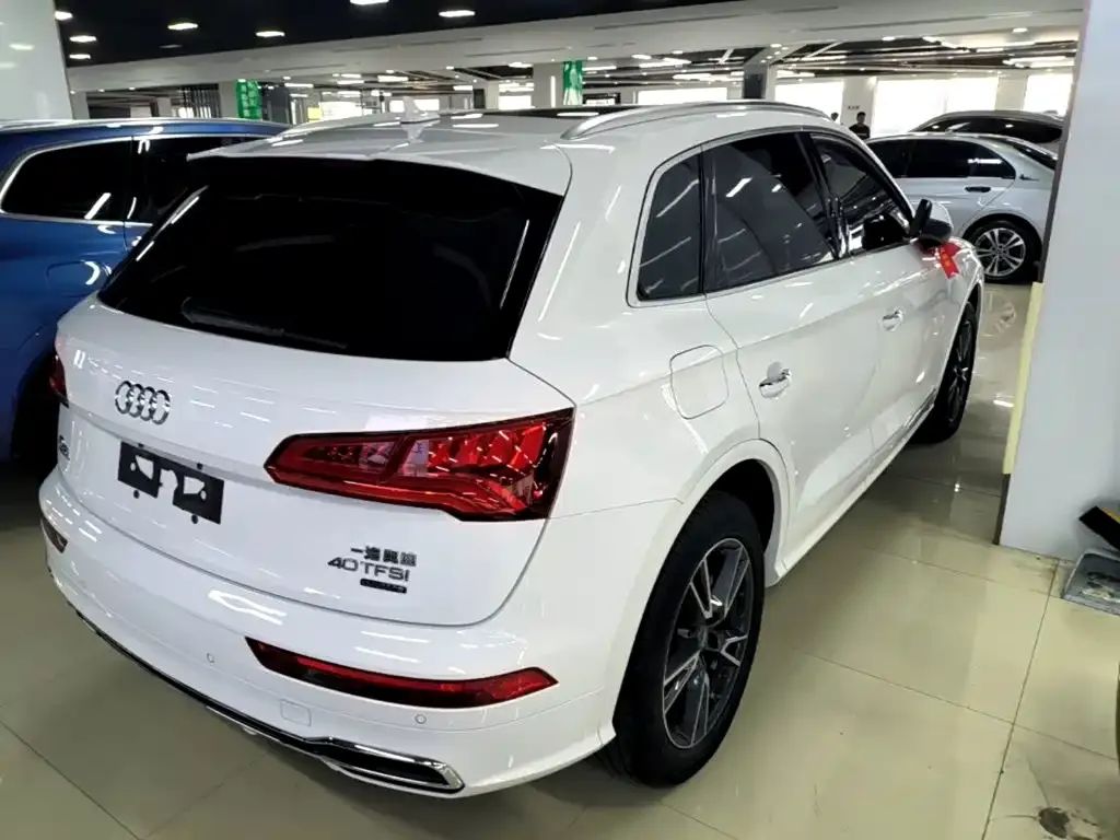 Audi Q5L — фото 10