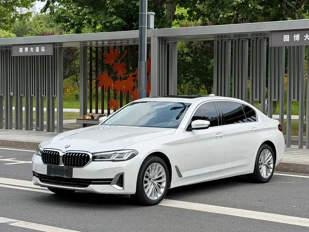 BMW 5 Series — фото 1
