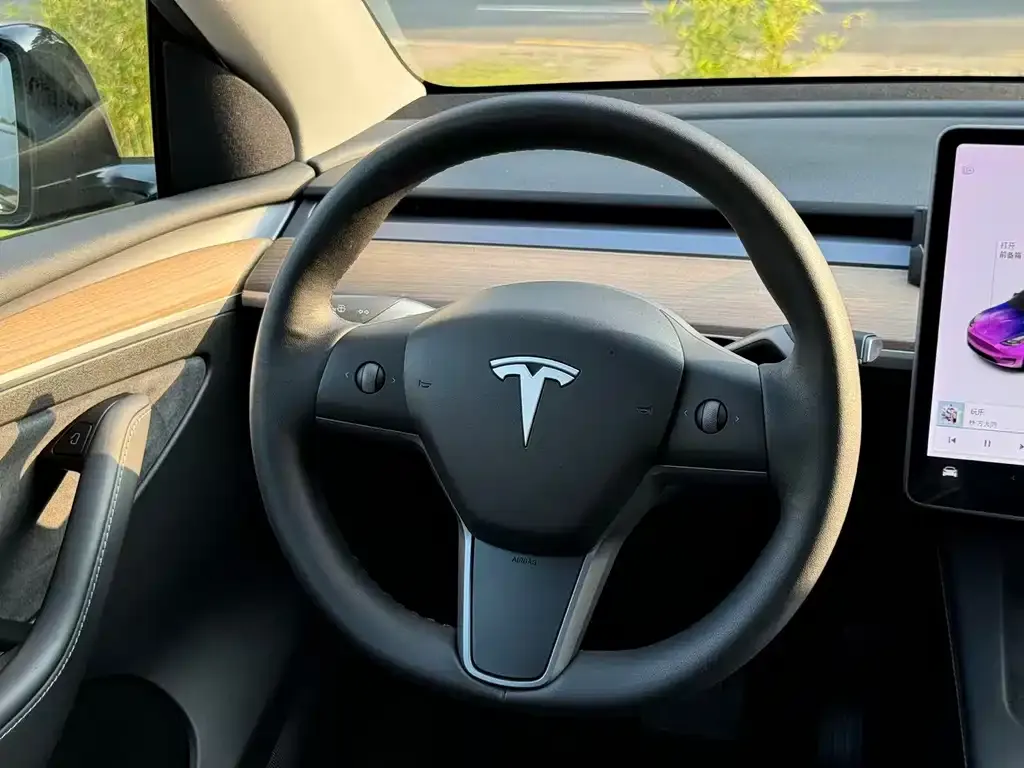 Tesla Model Y — фото 7
